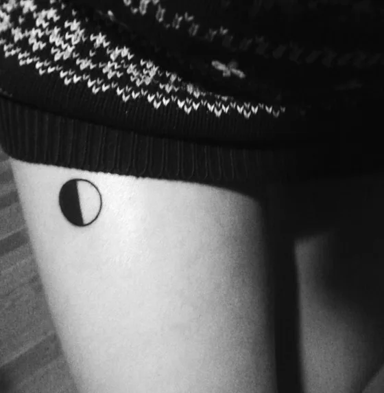 Půlměsíc — handpoke